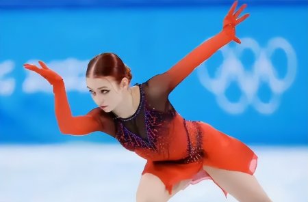 太美了！特鲁索娃一袭红发接受采访明艳动人，解释奥运会大哭原因