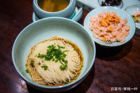 準備好了蝦仁,蝦籽,蝦膏這些原料後,就是烹飪的過程,每家有每家的做法