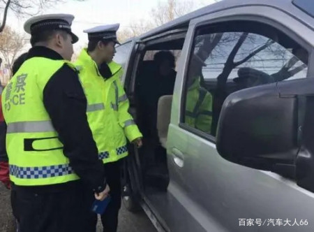 交警靠什么判断拦不拦你的车？牢记这三点，交警都“懒得理你”！(图2)