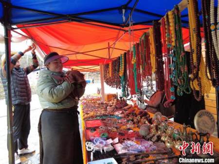 農(nóng)村公路再發(fā)展西藏交通為農(nóng)牧民送來“福”與“富”(圖2) 農(nóng)村公路再發(fā)展西藏交通為農(nóng)牧民送來“福”與“富”(圖2)