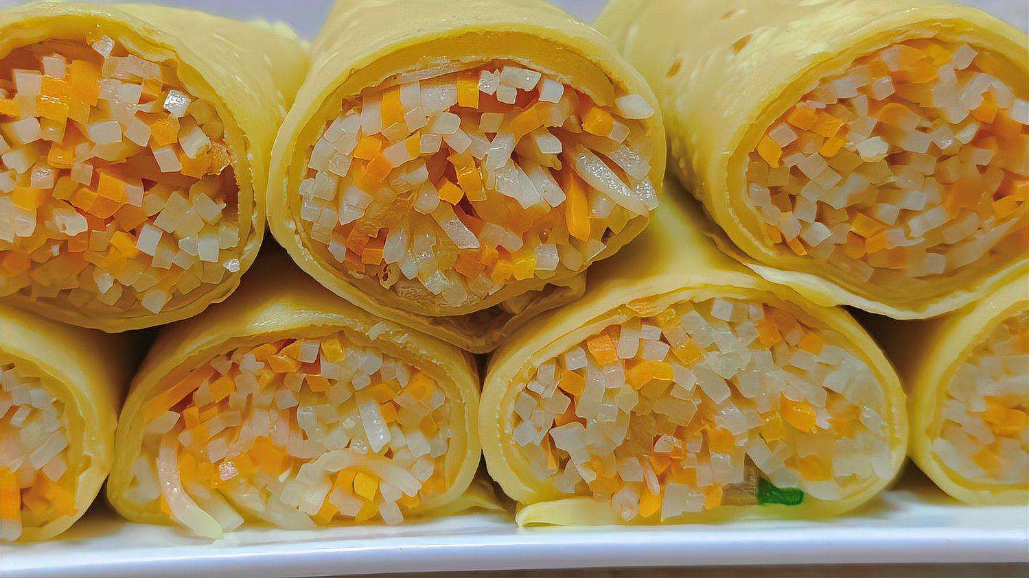 一碗面粉两碗水,教你在家做鸡蛋饼,卷上土豆丝,真是太好吃了