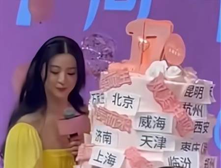 40岁范冰冰商演捞金，膀大腰圆肤色暗沉，跟精修图对比像换了个人(图5)