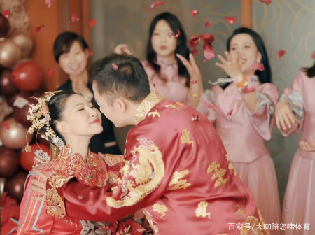 恭喜！又一中国奥运冠军大婚，34岁官至副院长，爱情事业双丰收