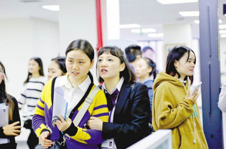 大学生遍地都是 而高级技工却一人难求 专业型人才培养很重要 大学生遍地都是 而高级技工却一人难求 专业型人才培养很重要