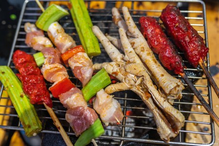 五一假期淄博烧烤爆火！收下这份美食攻略，在家吃正宗的淄博烧烤(淄博烧烤有啥特色)