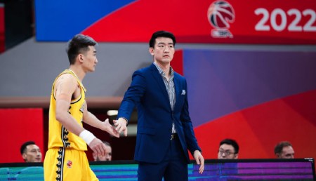 CCTV5直播！今晚19:35，抢5大战，杨鸣冲击总决赛，王博或再饮恨-cctv5节目现场直播