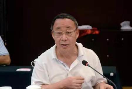 他曾任广州市长,后来被调往贵州省,61岁担任贵州省长,今年75岁(图1) 他曾任广州市长,后来被调往贵州省,61岁担任贵州省长,今年75岁(图1)