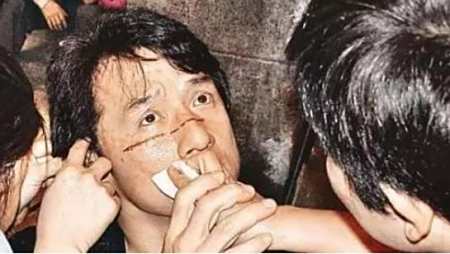 成龙唯一不敢演的戏份，由替身出演，事后成龙直接送他一辆法拉利(图5)