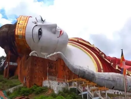 最大的卧佛，长达180米  佛教