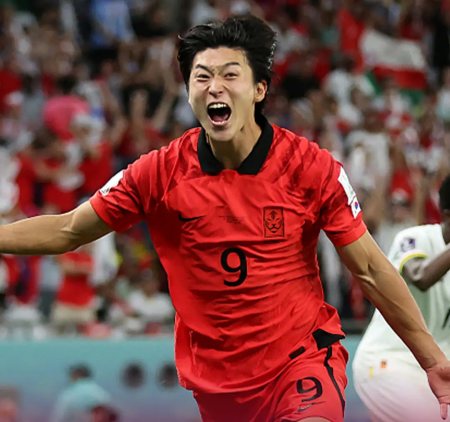 韩国锋霸!曹圭成是世界杯历史首位头球梅开二度的亚洲球员 韩国锋霸！曹圭成是世界杯历史首位头球梅开二度的亚洲球员