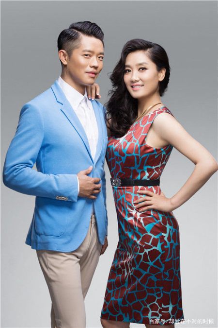 为什么凤凰传奇两人那么多年相安无事?看看曾毅的老婆大家就知道(图1) 为什么凤凰传奇两人那么多年相安无事?看看曾毅的老婆大家就知道(图1)