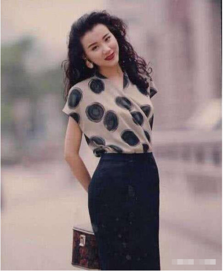 她被称为台湾第一美女，出道30年14段绯闻，现在51岁仍单身一人！