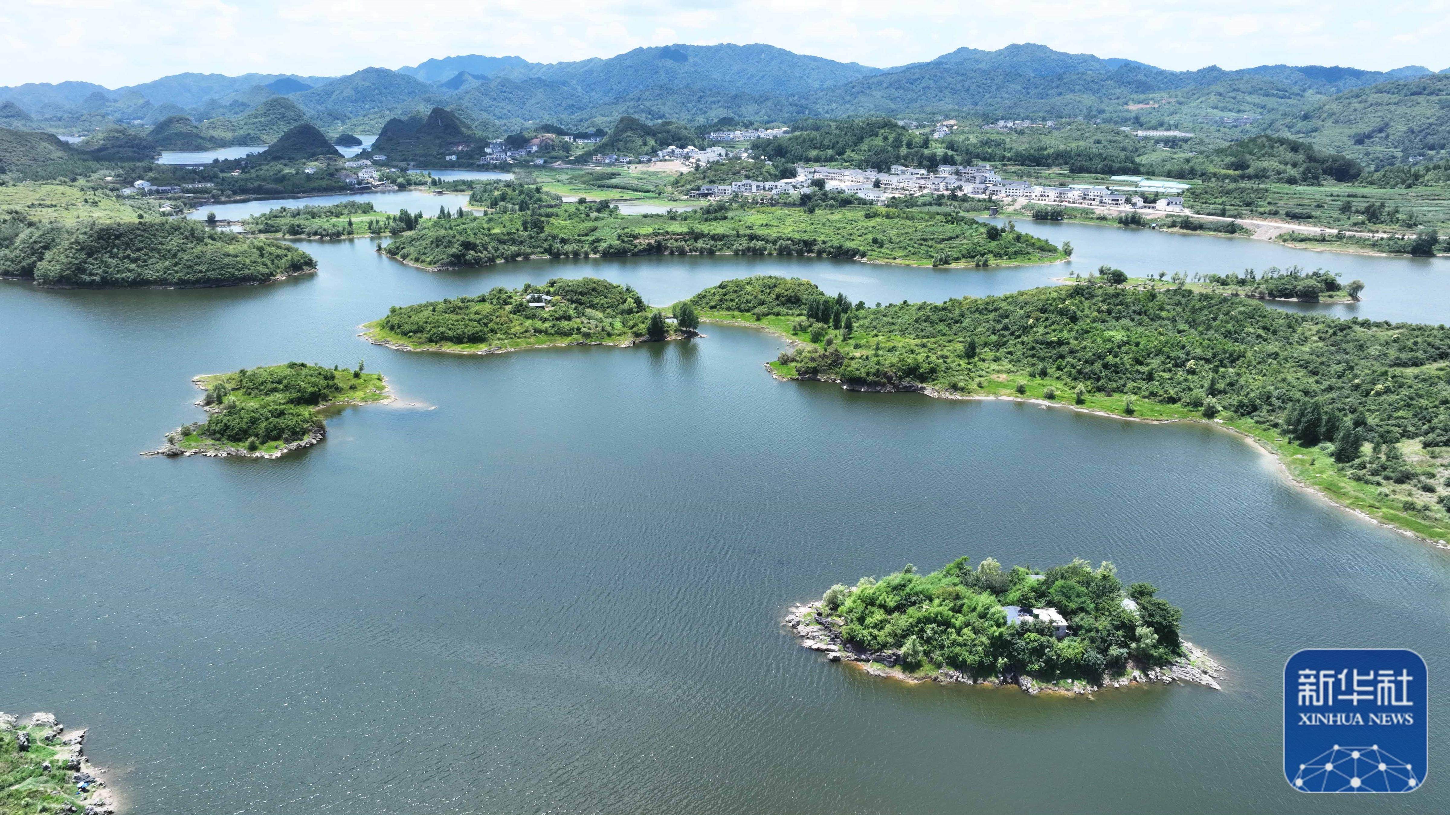 俯瞰风景如画的贵阳百花湖