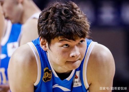 中国篮球希望陨落，7次出手6分，曾是姚明接班人，今不如周琦