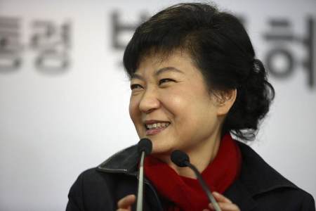 朴槿惠出狱不到24小时!一个举动引发众怒,“反对特赦”传遍韩国(图3) 朴槿惠出狱不到24小时!一个举动引发众怒,“反对特赦”传遍韩国(图3)