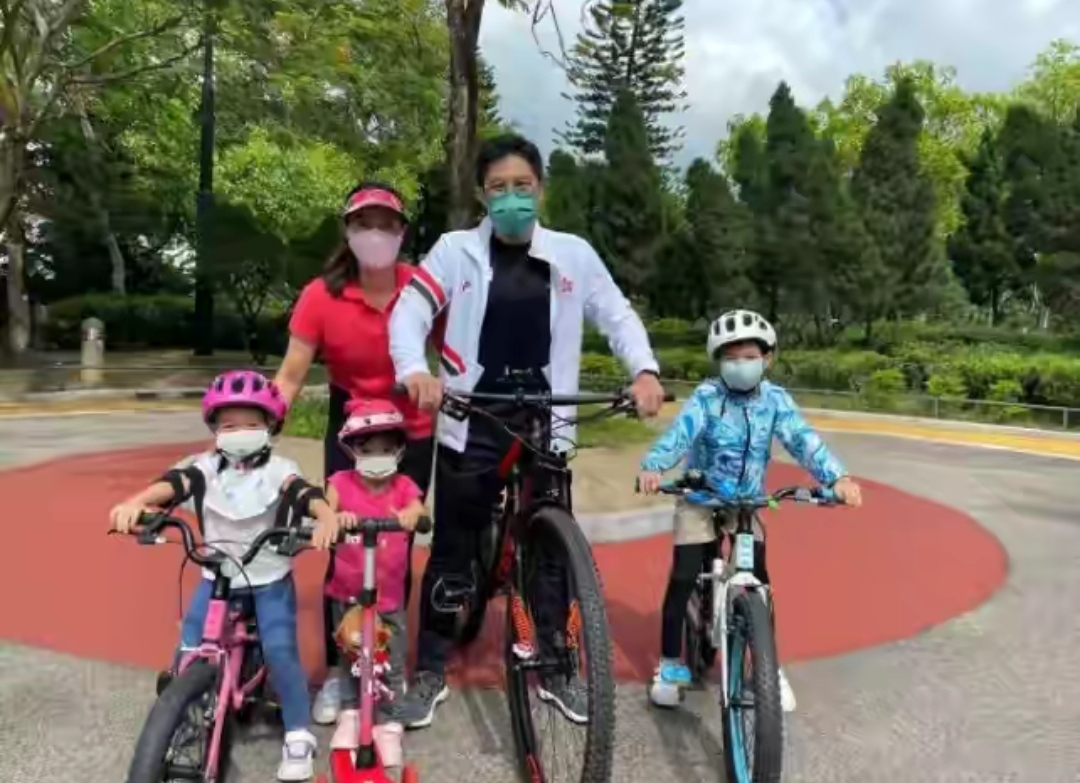 郭晶晶为霍启刚庆祝生日 盘点嫁给富翁或名人的女运动员 体育设施网