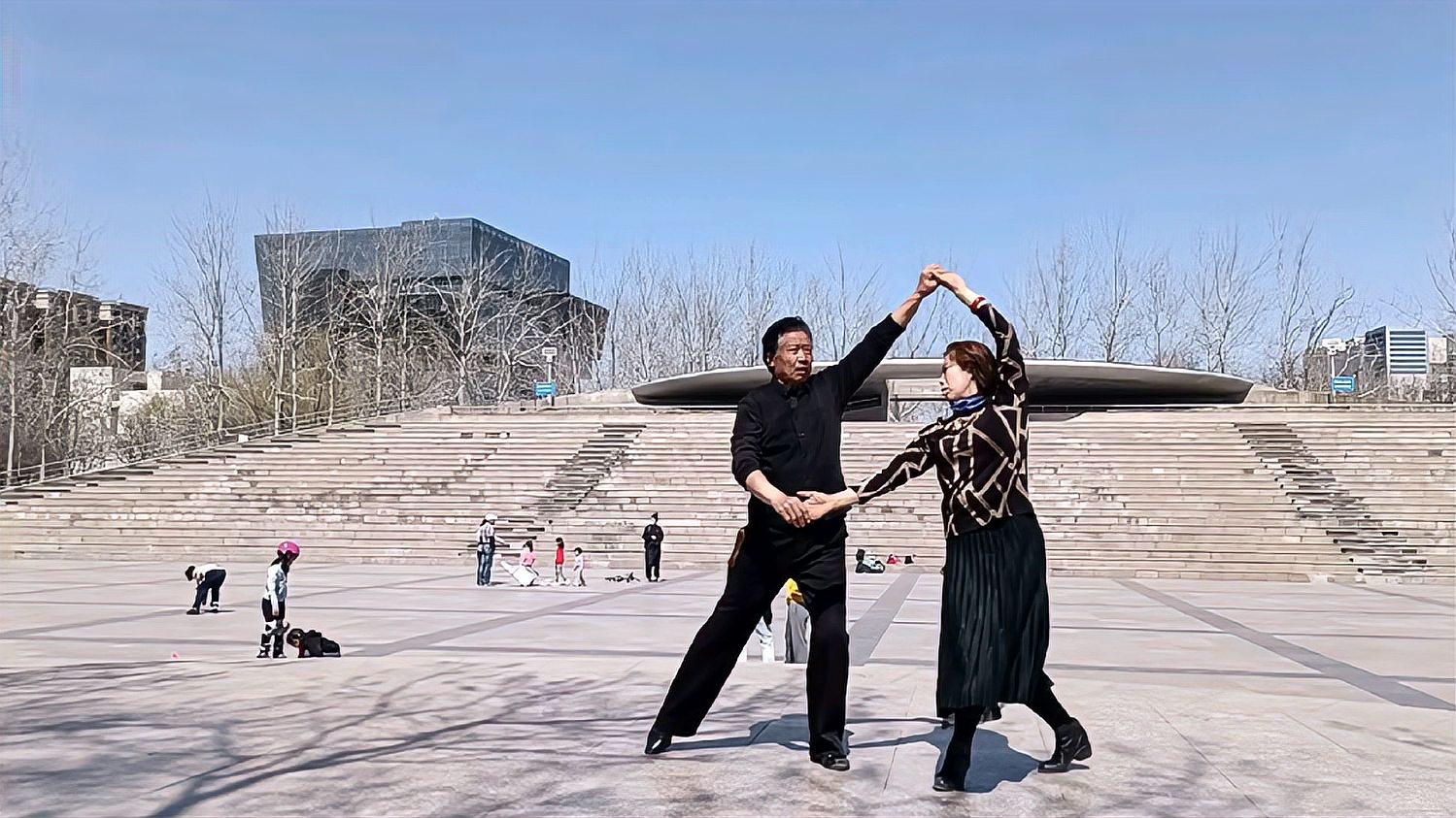 北京平四交谊舞曲-第1张图片-678体育知识