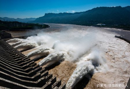 三峡“钉子户”张秉爱:全村搬迁只有她不搬,18年后结局令人唏嘘(图7) 三峡“钉子户”张秉爱:全村搬迁只有她不搬,18年后结局令人唏嘘(图7)