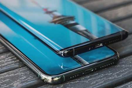 iPhone不用曲面屏,安卓旗舰也逐渐放弃,为什么曲面屏突然不火了(图1) iPhone不用曲面屏,安卓旗舰也逐渐放弃,为什么曲面屏突然不火了(图1)