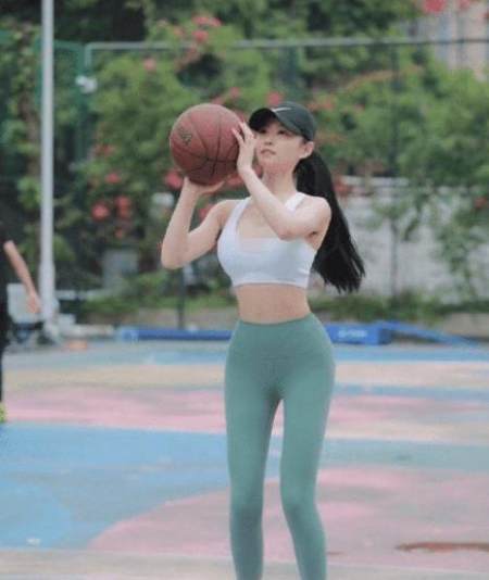 美女校花身高1米78，为篮球梦选择健身，一项运动让她收获好身材