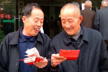养老金|退休人员再迎好消息！养老金再“普涨”，这类人一年可多领千元？
