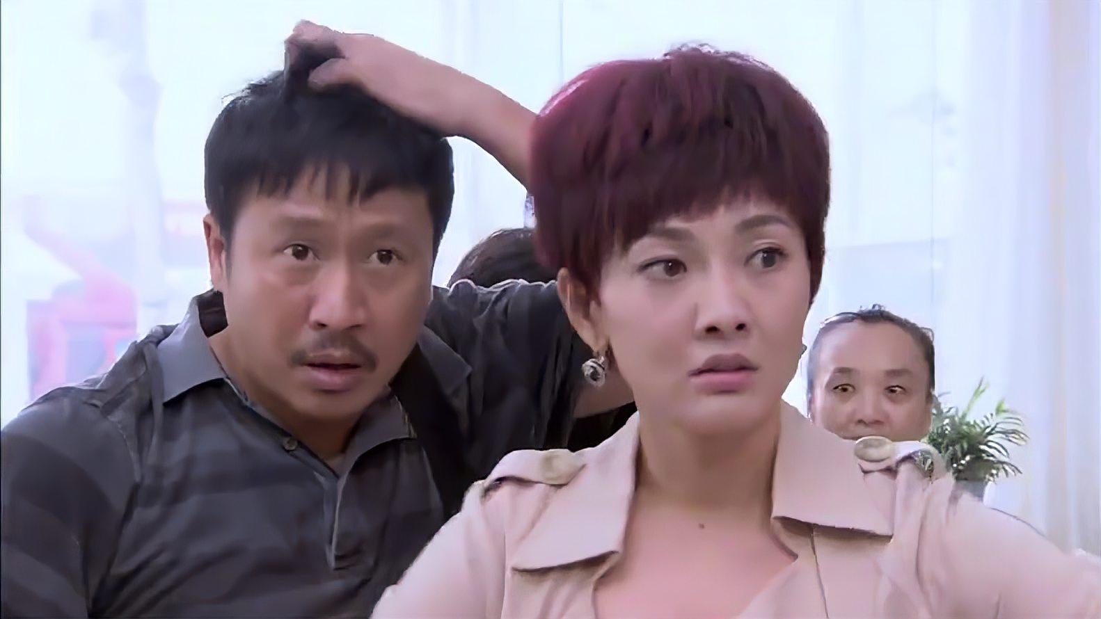 麻辣芳邻:牛莉老公被欺负,下秒竟直接把坏人撂倒,老公惊呆了