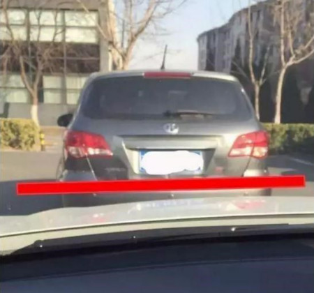 开车遇到强行加塞,别“硬碰硬”,这4招比撞车更解气(图4) 开车遇到强行加塞,别“硬碰硬”,这4招比撞车更解气(图4)