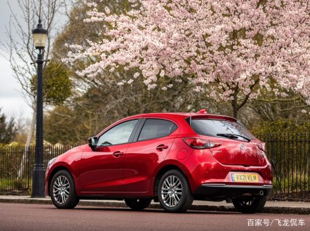 又一“代步王”,搭载1.5L混动系统,116马力油耗6L,颜值还很高(图6) 又一“代步王”,搭载1.5L混动系统,116马力油耗6L,颜值还很高(图6)