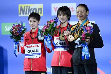 世游赛｜“神仙打架”以稳取胜，上海姑娘陈芋汐蝉联世锦赛单人10米台冠军