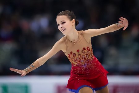 俄罗斯诞生了一个5岁的天才，冬奥会冠军的女儿称赞：你那时已经超过我了。
