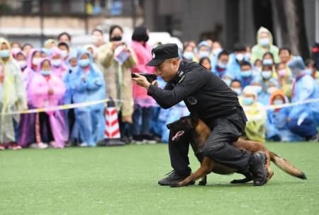 贵阳南明区教育系统举办2021年反恐应急演练（贵阳市反恐支队队长）