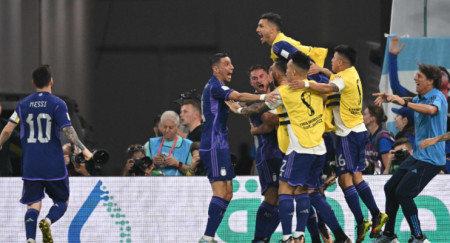 梅西回阿根廷联赛 梅西为阿根廷打进39粒非友谊赛进球 梅西阿根廷世界杯成绩 世预赛:阿根廷3-0乌拉圭 梅西破门 梅西丢点！阿根廷队2-0波兰，小组第一晋级淘汰赛，将战澳大利亚