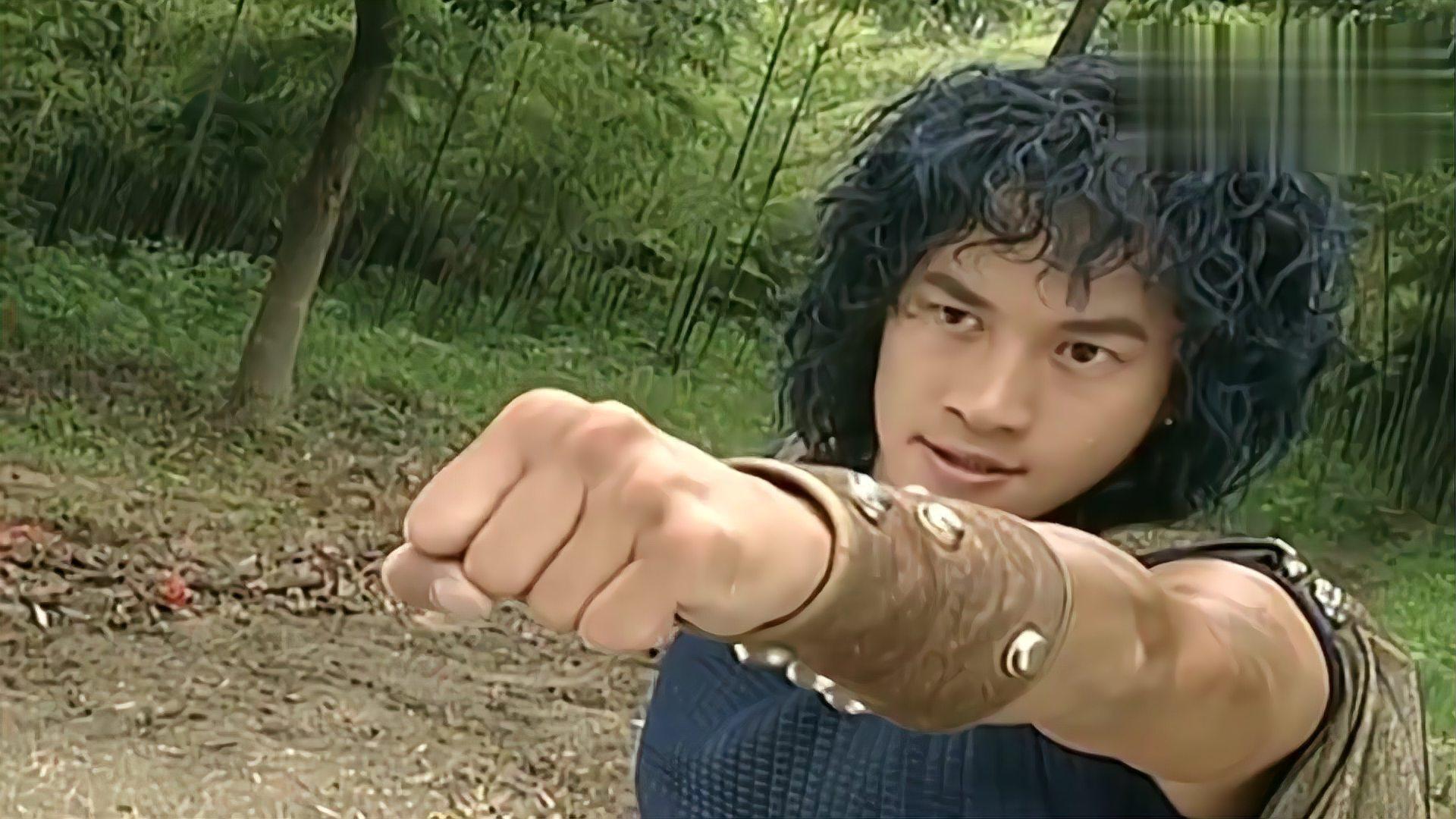 风云:步惊云激战面具男,发挥麒麟臂神力,使出绝世武功排云掌!