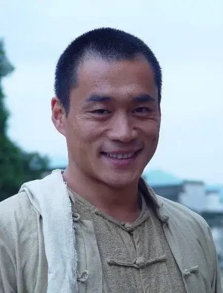 他拍戏时与潘金莲因戏生情,回家看到抽屉中的书信便没有离婚念头(图3) 他拍戏时与潘金莲因戏生情,回家看到抽屉中的书信便没有离婚念头(图3)