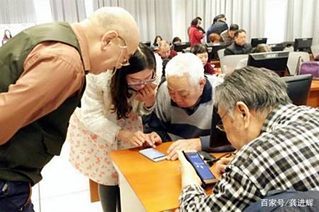 数字化时代，老年人“寸步难行”，国家终于出手解决
                
            