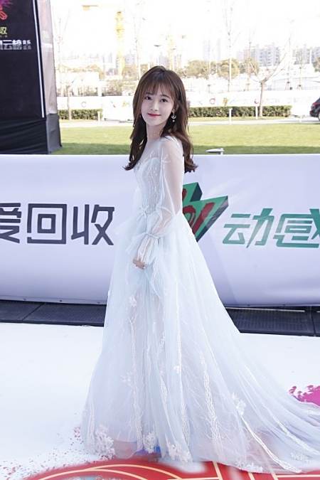 吴昕身材也不错,就算和穿黑裙的鞠婧祎站一起,时尚感也不输 实用小技巧 第8张 吴昕身材也不错,就算和穿黑裙的鞠婧祎站一起,时尚感也不输 实用小技巧 第8张