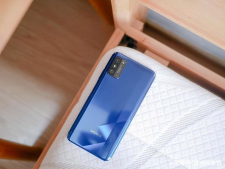 鸿蒙系统+麒麟芯片+5G双模,跌至1369元,售价更亲民了(图5) 鸿蒙系统+麒麟芯片+5G双模,跌至1369元,售价更亲民了(图5)
