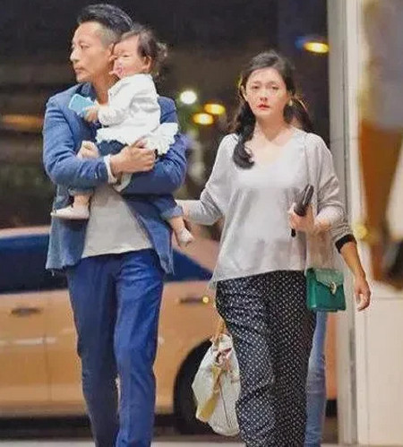 大S和汪小菲离婚了,网友们纷纷表示欠伊能静一个道歉?(图1) 大S和汪小菲离婚了,网友们纷纷表示欠伊能静一个道歉?(图1)