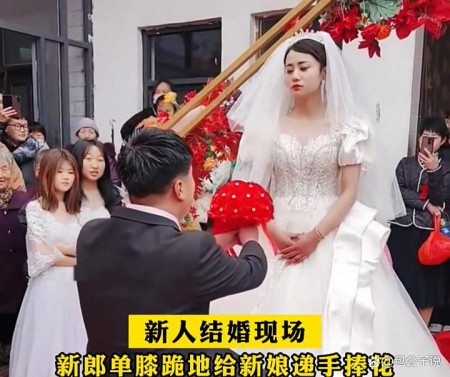 这样也行？（婚礼恶搞新郎前女友怀孕）前男友出现在婚礼现场新娘当场哭着拥抱 第3张