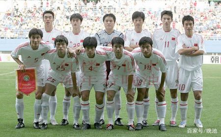 17年前今天国足东亚杯PK韩国男足，3人被罚下！1比1顽强逼平对手