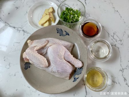 麻油雞,雞肉滑嫩,味道香濃,一週吃三次也不會膩,怎麼也吃不夠