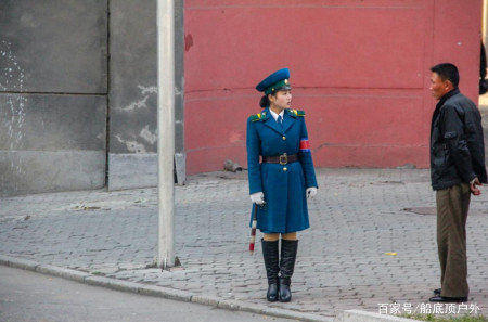 老男人游朝鲜，街边女交警好可爱，拍照还会害羞！(图3)