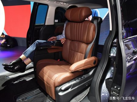 又一高颜值MPV，车长5米油耗6L，新增电动式尾门，别克GL8不香了(图4)