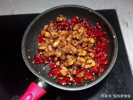 給春節的餐桌添道菜:好吃易做的辣子雞丁,走起!