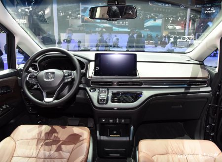 又一高颜值MPV，车长5米油耗6L，新增电动式尾门，别克GL8不香了(图3)