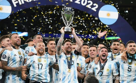 三球完虐意大利，梅西夺得国家队第二冠！他遇到了最好的阿根廷！