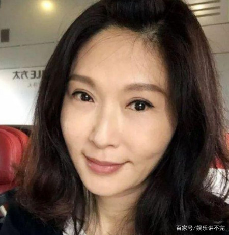 “第一美妇”堪称人间尤物，一生就谈过一次恋爱，53岁依然貌美(图3)