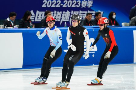 作为韩国短道速滑队的主力选手,安贤沫在比赛中一直