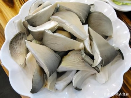 营养丰富的平菇不仅仅只能吃火锅哦!这么炒比肉都香