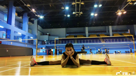 演员陈意涵近况曝光,怀孕9个月出席活动,四肢纤细体重仅48公斤